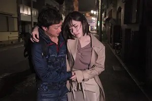 đưa cô nhân viên nữ nhậu say xỉn vì cãi nhau với anh xã về nhà