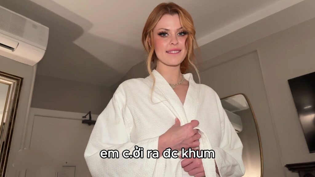 Em cởi ra mình làm nóng người nhé Baby